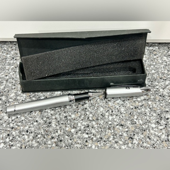 Leeds Ballpoint Pen 🖊️ Boxed UPS Logo Metallic Silver - Picture 3 of 4